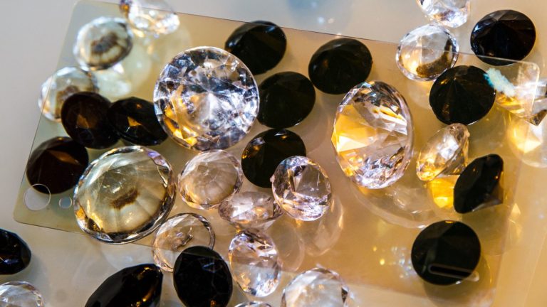 Смартфон із надміцним алмазним покриттям вийде у 2019-му