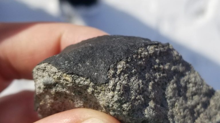 У США знайшли уламки метеорита, який спричинив землетрус (ФОТО, ВІДЕО)