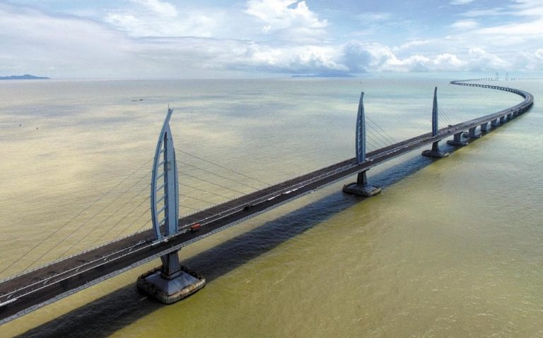 Найдовший у світі міст через море збудували у Китаї (ФОТО)