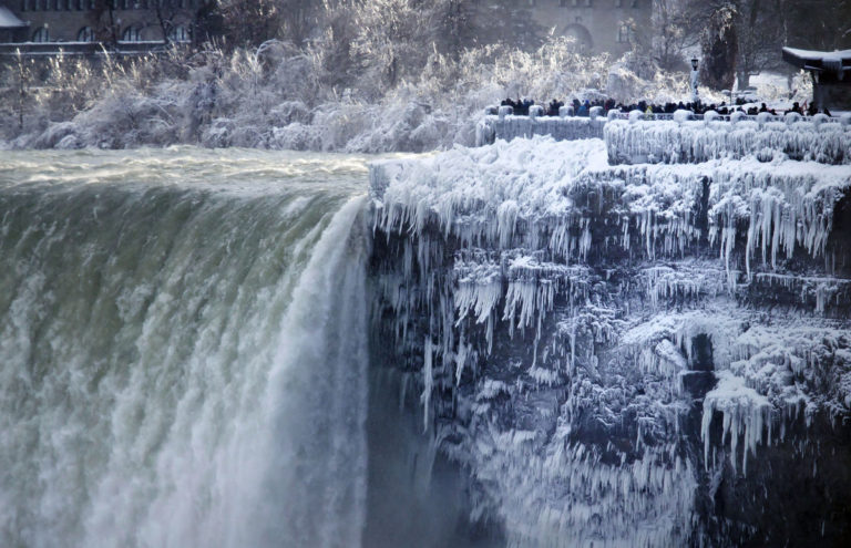 Ніагарський водоспад замерз (ФОТО, ВІДЕО)