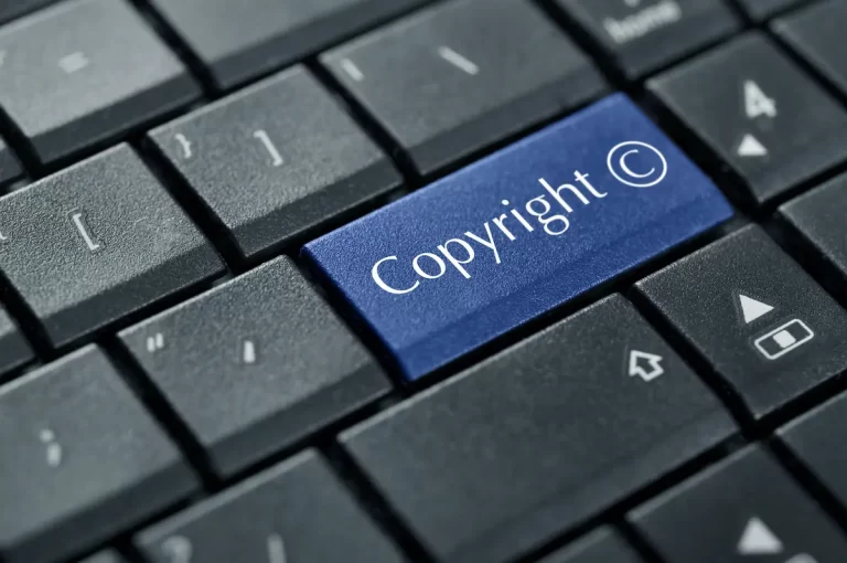 Як поставити знак авторського права на клавіатурі