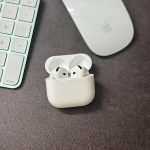 За 17 900 рупій AirPods 4 з активним шумозаглушенням пропонують комфорт і продуктивність, що робить їх привабливим вибором для прихильників Apple, які шукають багатофункціональний варіант з відкритою конструкцією. Познайомтесь з новими AirPods 4: якість звуку та зручність у кожному дотику!