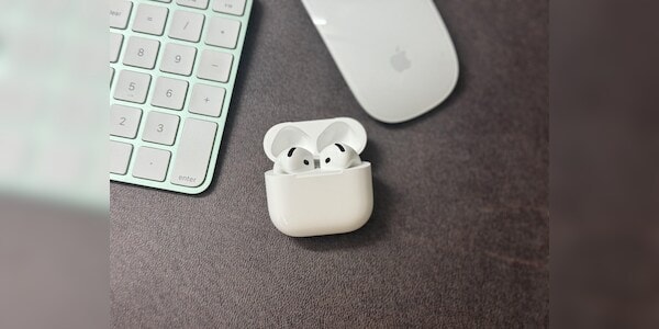 За 17 900 рупій AirPods 4 з активним шумозаглушенням пропонують комфорт і продуктивність, що робить їх привабливим вибором для прихильників Apple, які шукають багатофункціональний варіант з відкритою конструкцією. Познайомтесь з новими AirPods 4: якість звуку та зручність у кожному дотику!