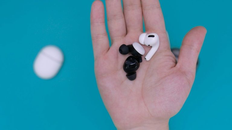 Apple AirPods вперше будуть вироблятися в Індії, а виробництво розпочнеться вже у 2025 році. Скоро AirPods з'являться на індійських конвеєрах: нові горизонти виробництва!