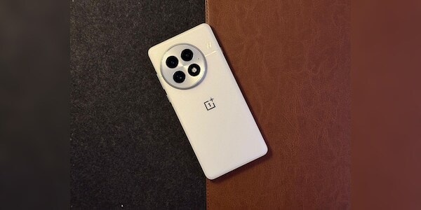 OnePlus 13 пропонує доступну альтернативу для тих, хто прагне преміум-флагмана без дорогої ціни, хоча й з обмеженим набором AI функцій. Відкрийте для себе, як OnePlus 13 балансує між доступністю та преміум-досвідом.