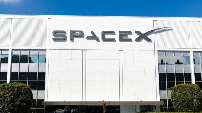 Елон Маск і SpaceX тепер беруть участь у оновленні системи управління повітряним рухом FAA. SpaceX разом з FAA готує революційні зміни в управлінні повітряним рухом!