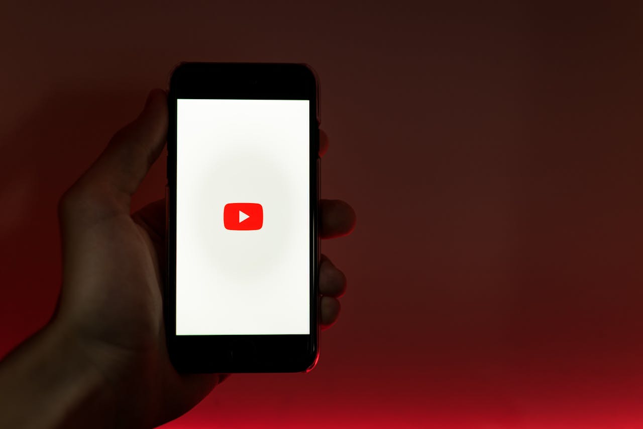 Хакери надсилають підроблені електронні листи з YouTube з небезпечними посиланнями, які виглядають справжніми. Тікайте якнайшвидше і не клацайте на жодне з посилань. Увага! Хакери атакують з підробленими листами YouTube – це може бути небезпечно.