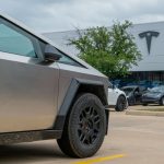 Tesla знову відкликає одиниці Cybertruck через проблеми з зовнішньою панеллю, яка відстає під час руху. Tesla продовжує вражати світ своїми інноваціями та непередбачуваними несправностями!