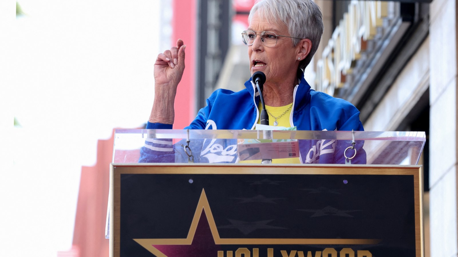 Jamie Lee Curtis критикує 456
