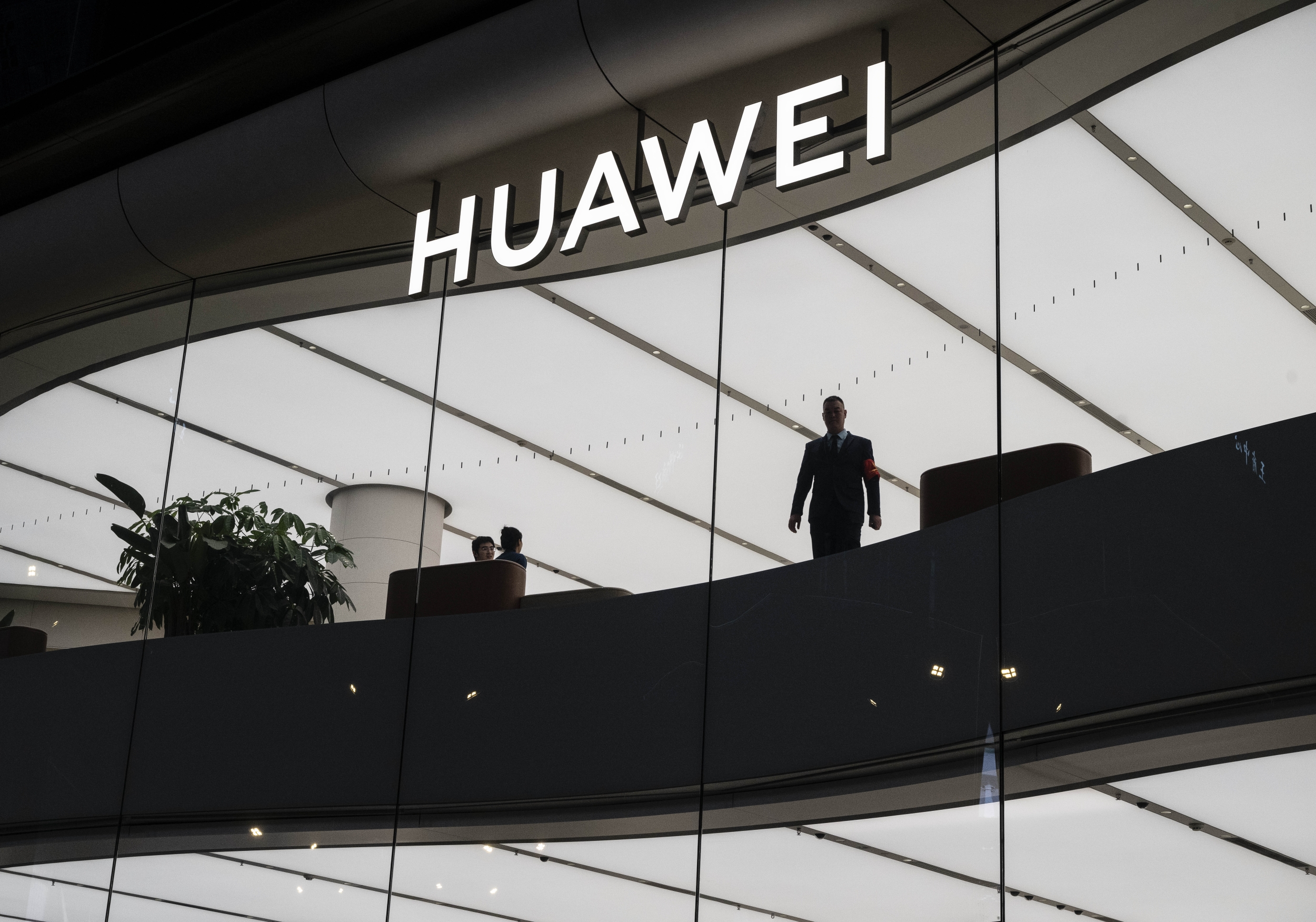 Huawei та SMIC обмеження 425