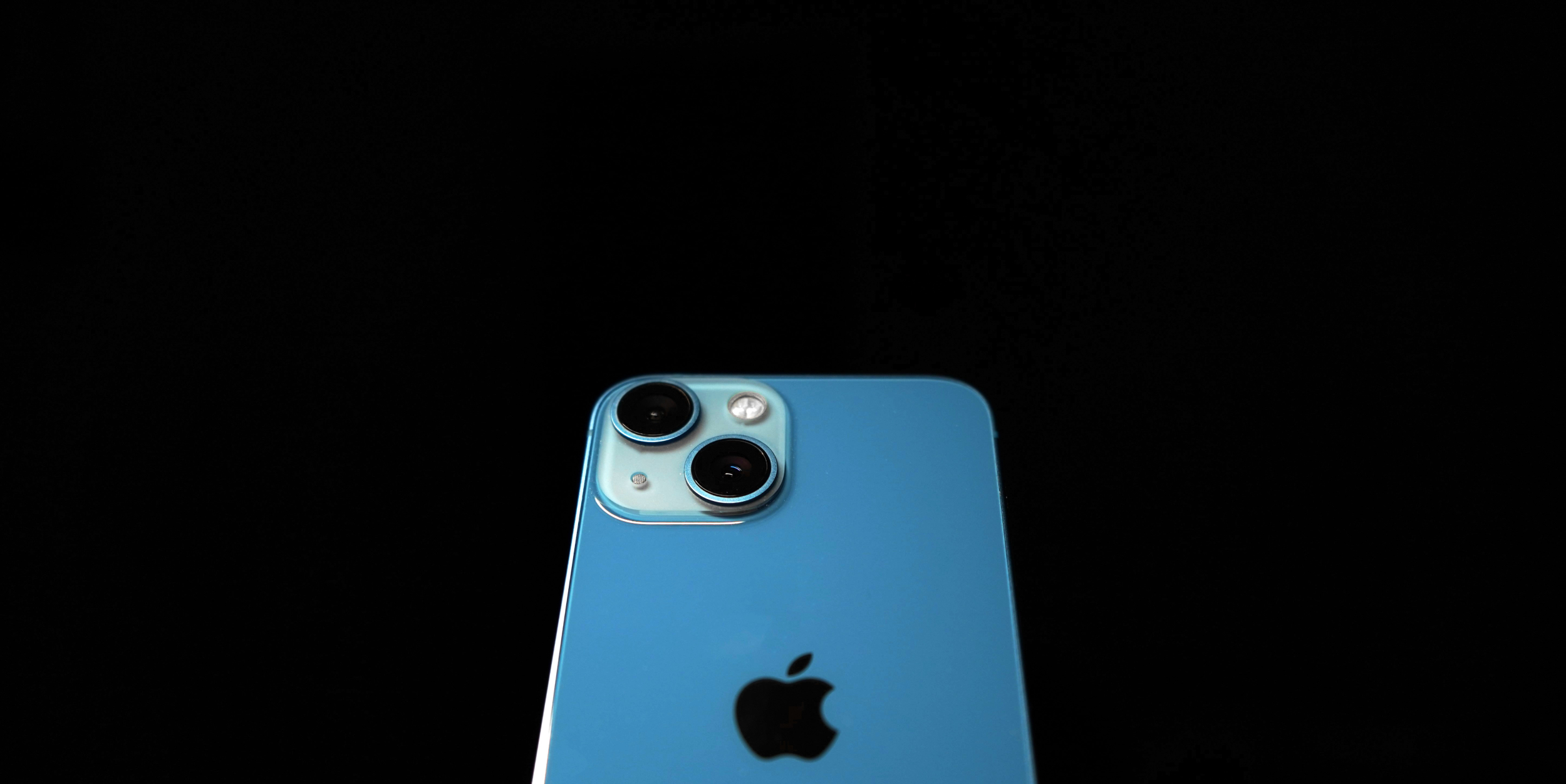 iPhone 17 Pro 835