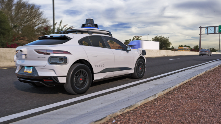Waymo підліткам поїздки 234