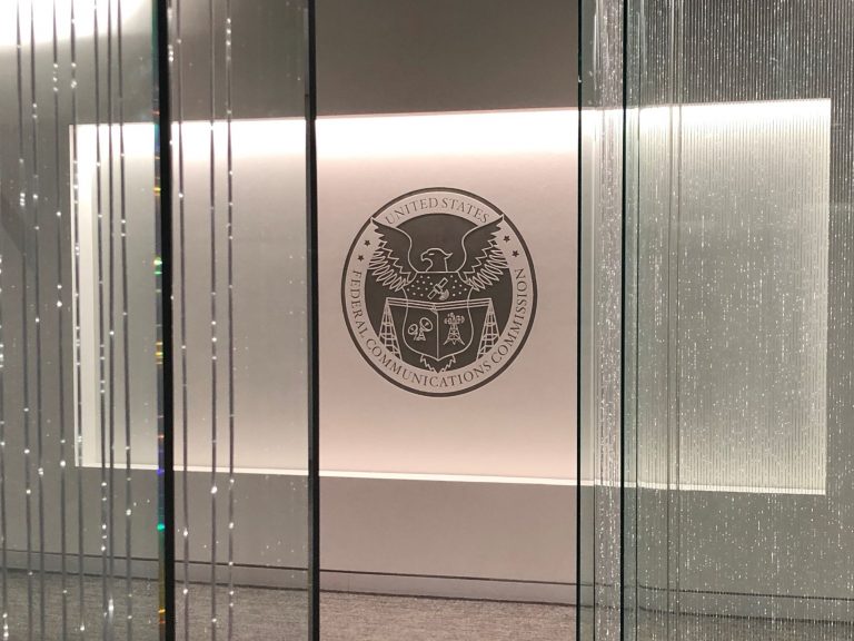 FCC забороняє роутери 456