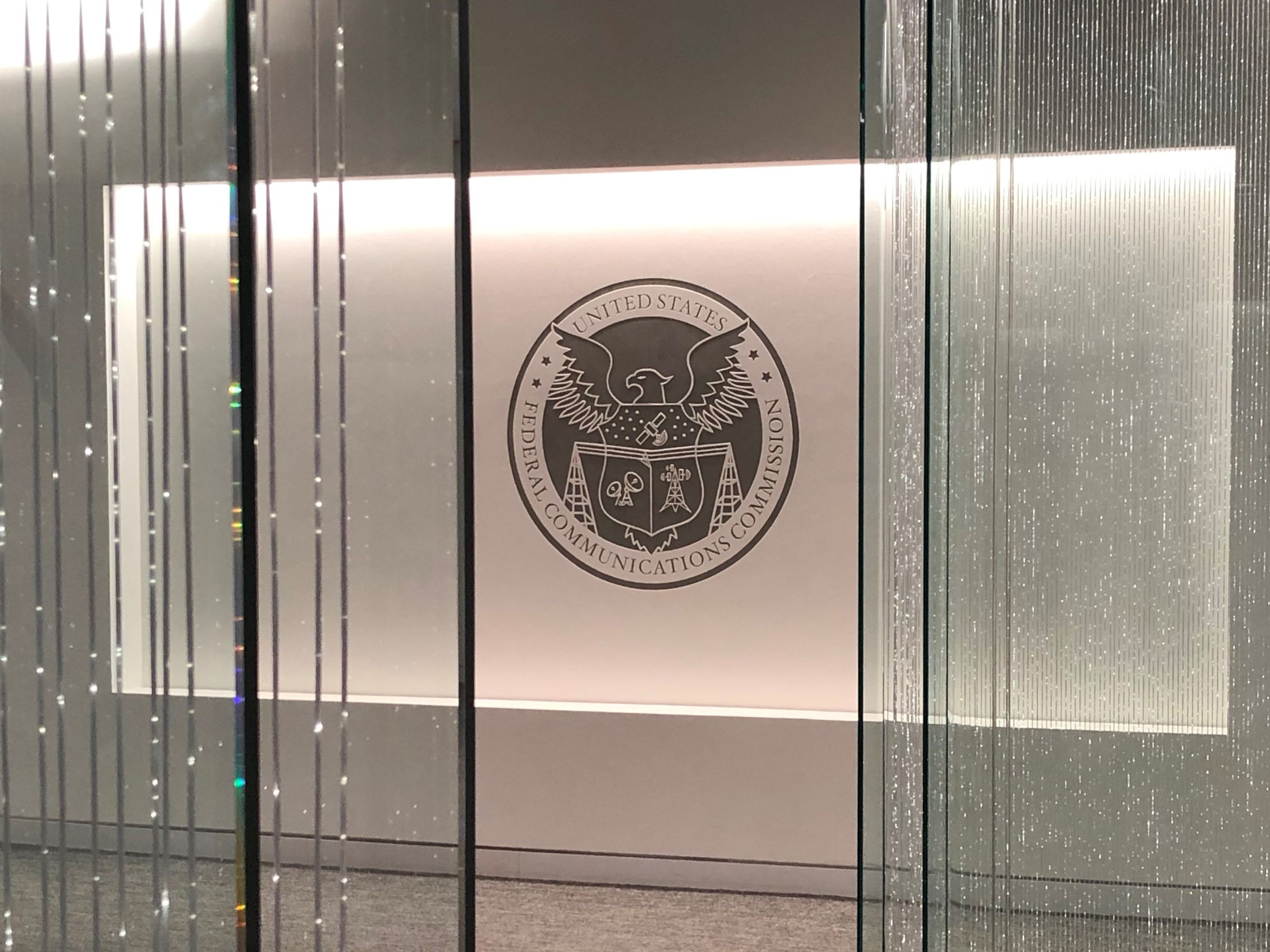 FCC забороняє роутери 456