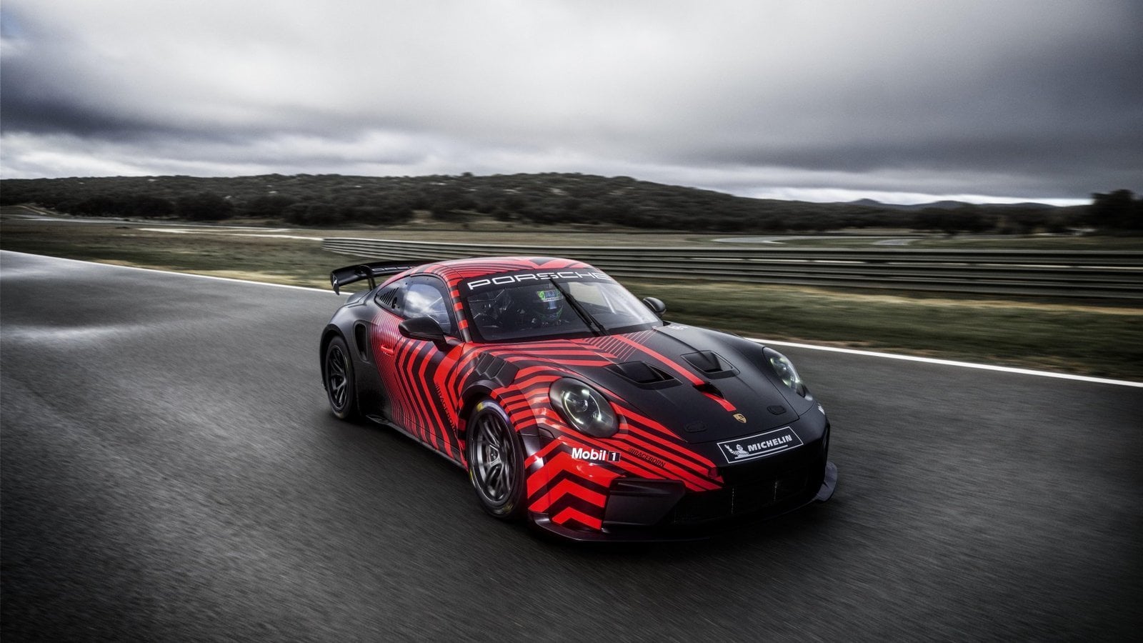 Розкрийте секрети автоспорту нового Porsche 911 GT4 R