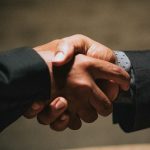 АТТ закриває угоду 23 456